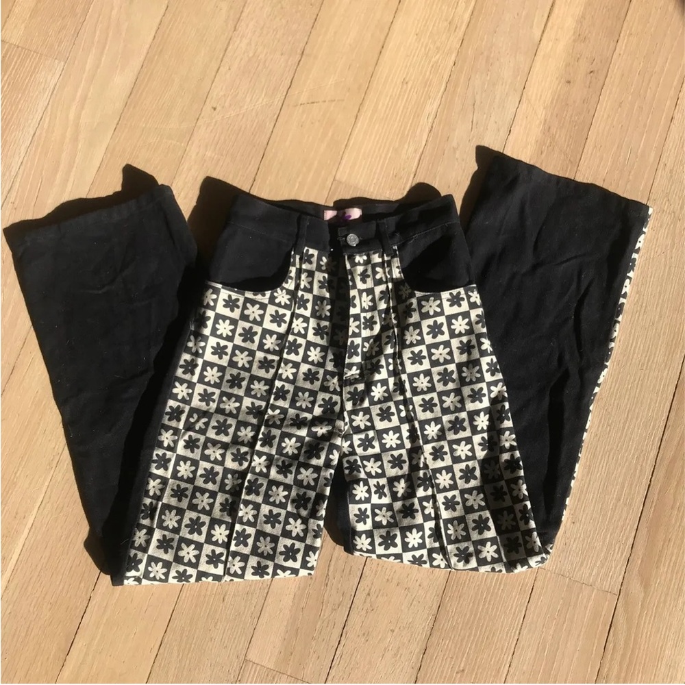 Robyn Jean - Black Daisy Check/Black